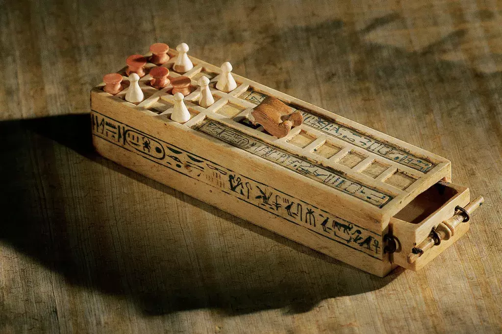 Muinainen lautapeli Senet