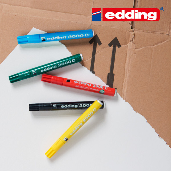 Edding-kyniä sikinsokin pöydällä