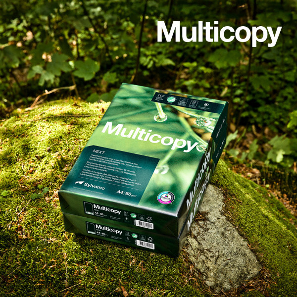 Multicopy-paperin pakkauksia metsässä