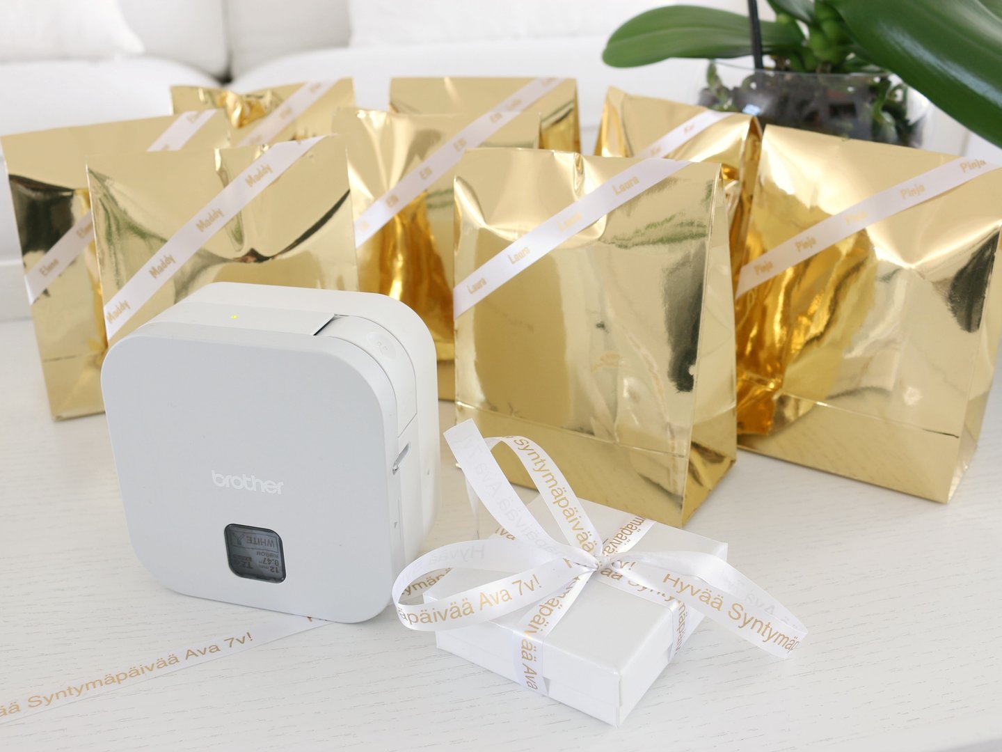 Tarratulostin Brother CUBE PT-P300BT langaton Bluetooth - laaja tarravalikoima, myös tekstiilinauhat